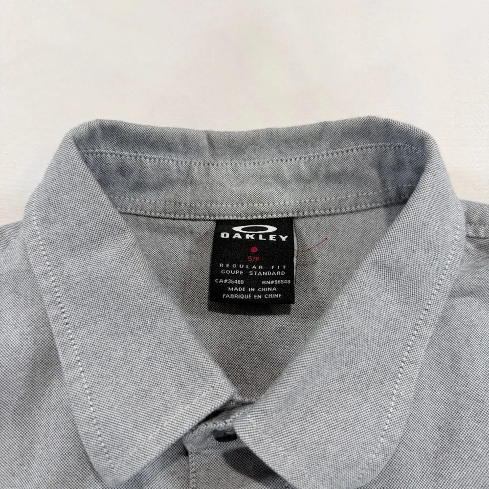Oakley Button Up Shirt Mens Small Grey Navy Blue Stripe Short Sleeve Casual Top